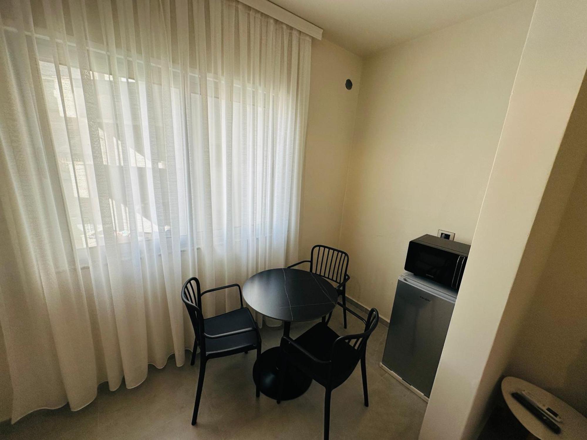 Stay-Five Rooms & Apartments Shkodër Extérieur photo