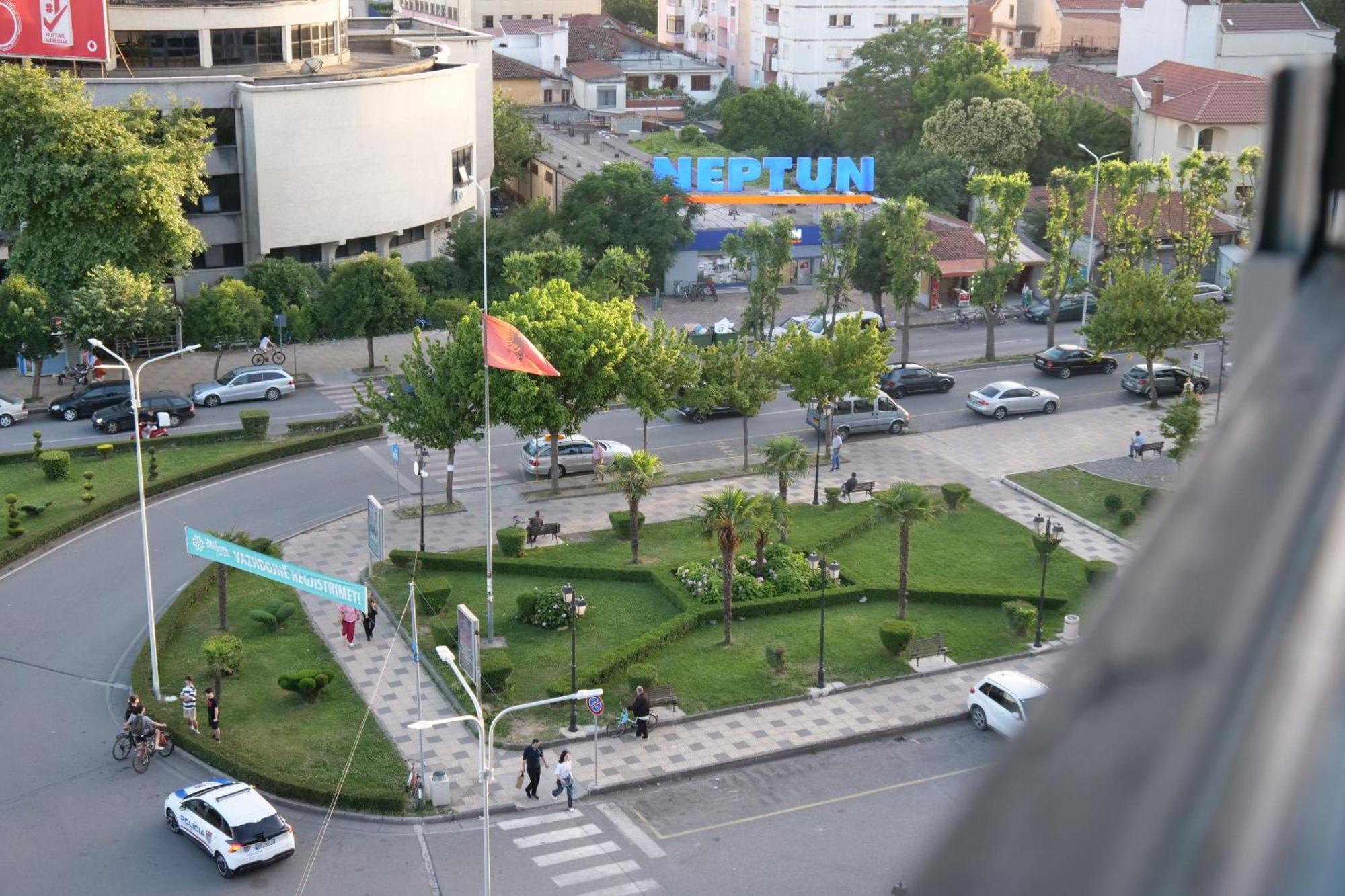 Stay-Five Rooms & Apartments Shkodër Extérieur photo