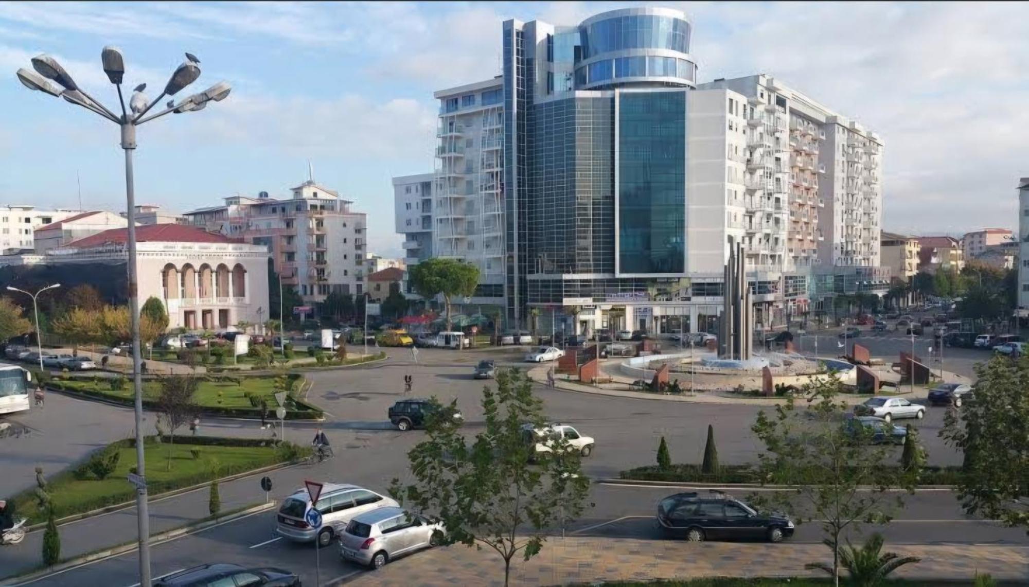 Stay-Five Rooms & Apartments Shkodër Extérieur photo