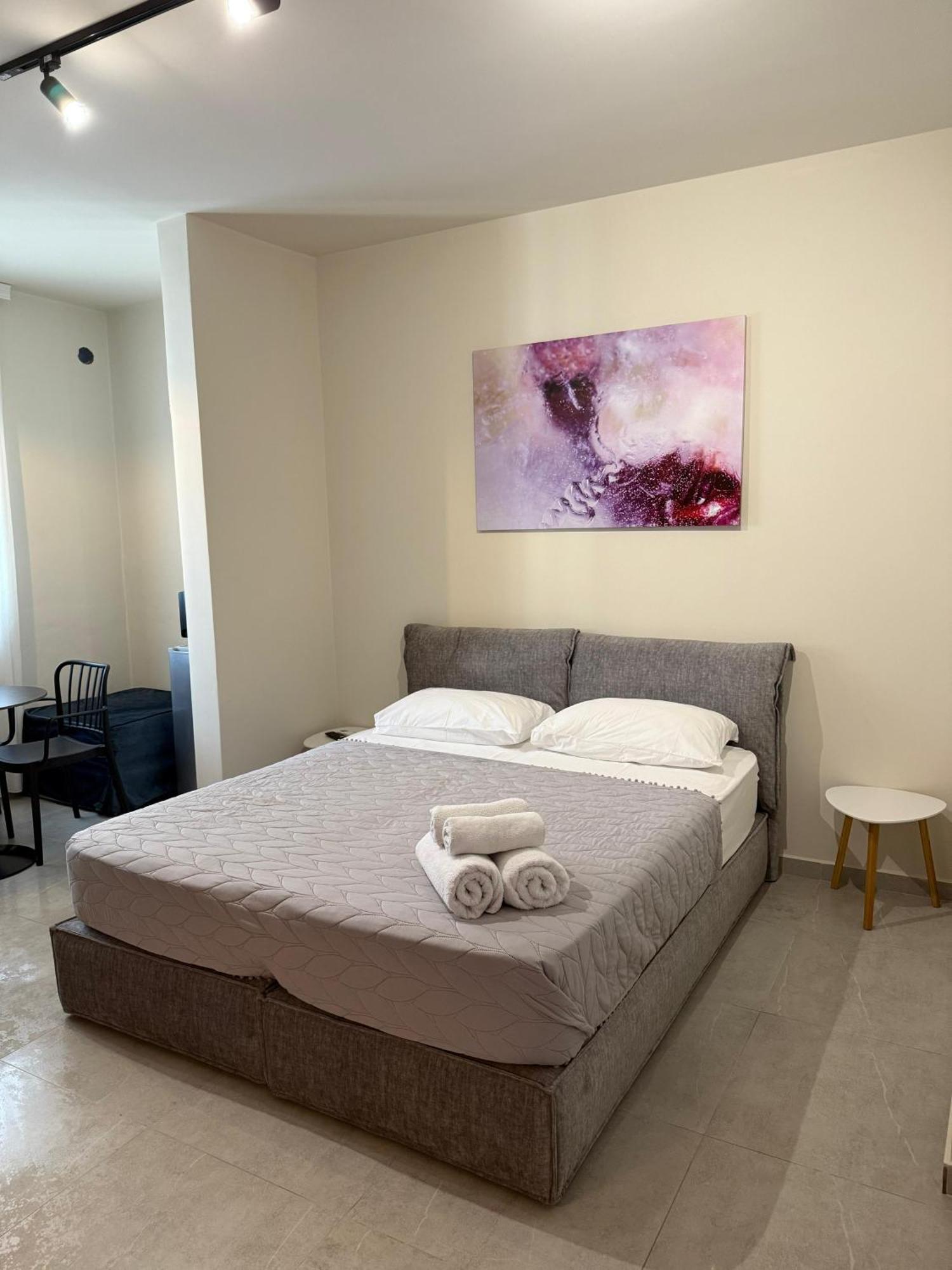 Stay-Five Rooms & Apartments Shkodër Extérieur photo