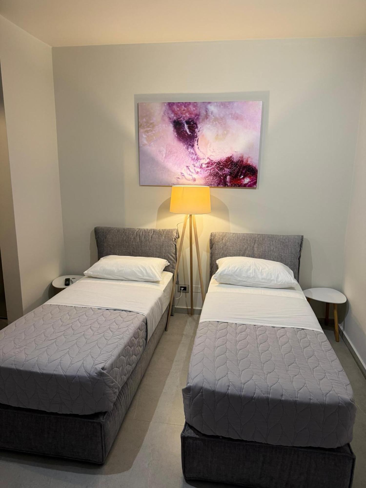 Stay-Five Rooms & Apartments Shkodër Extérieur photo