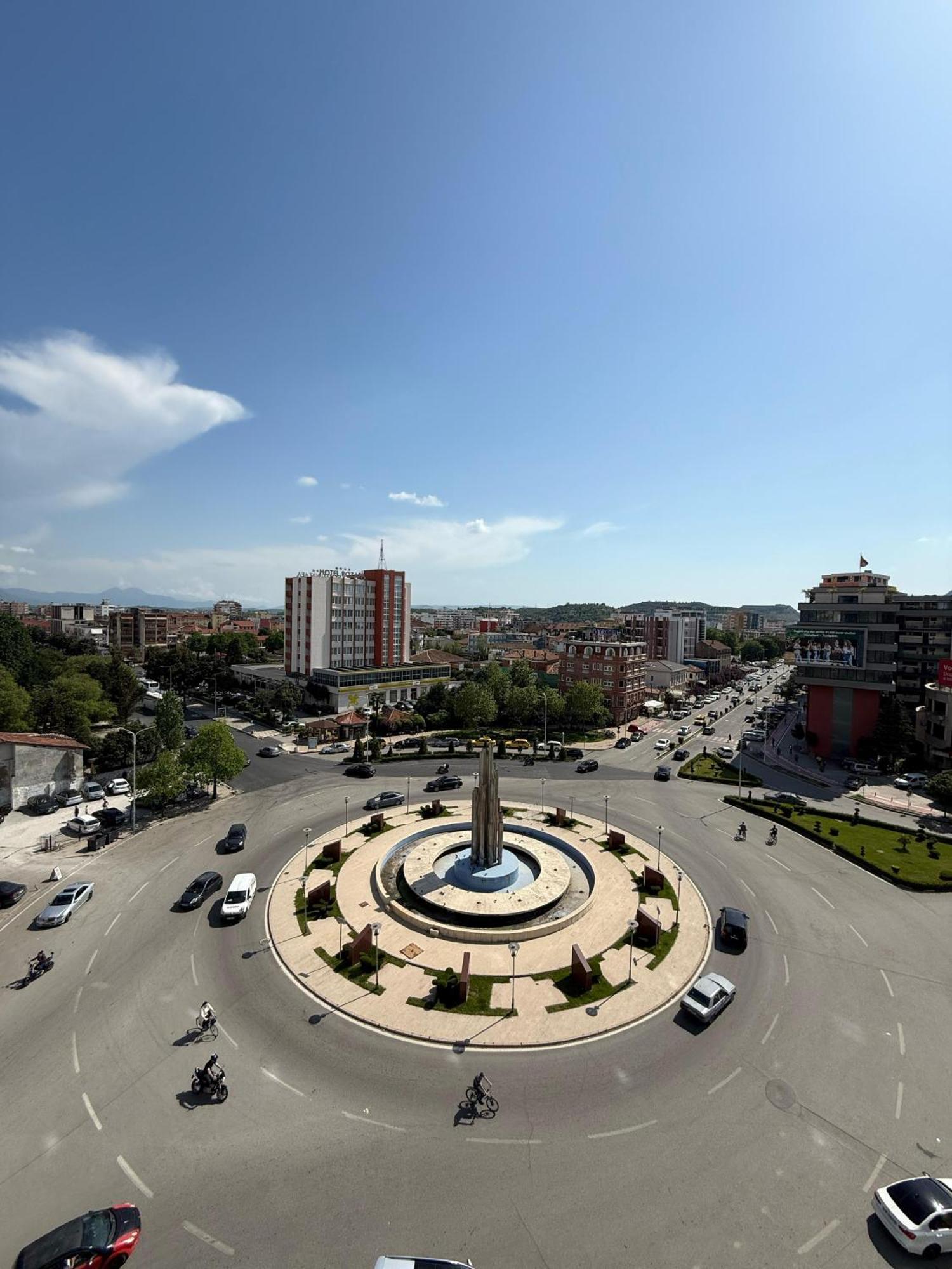 Stay-Five Rooms & Apartments Shkodër Extérieur photo